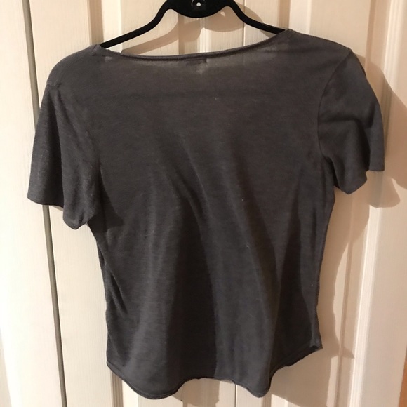 Gray tee shirt with pocket - Picture 2 of 3